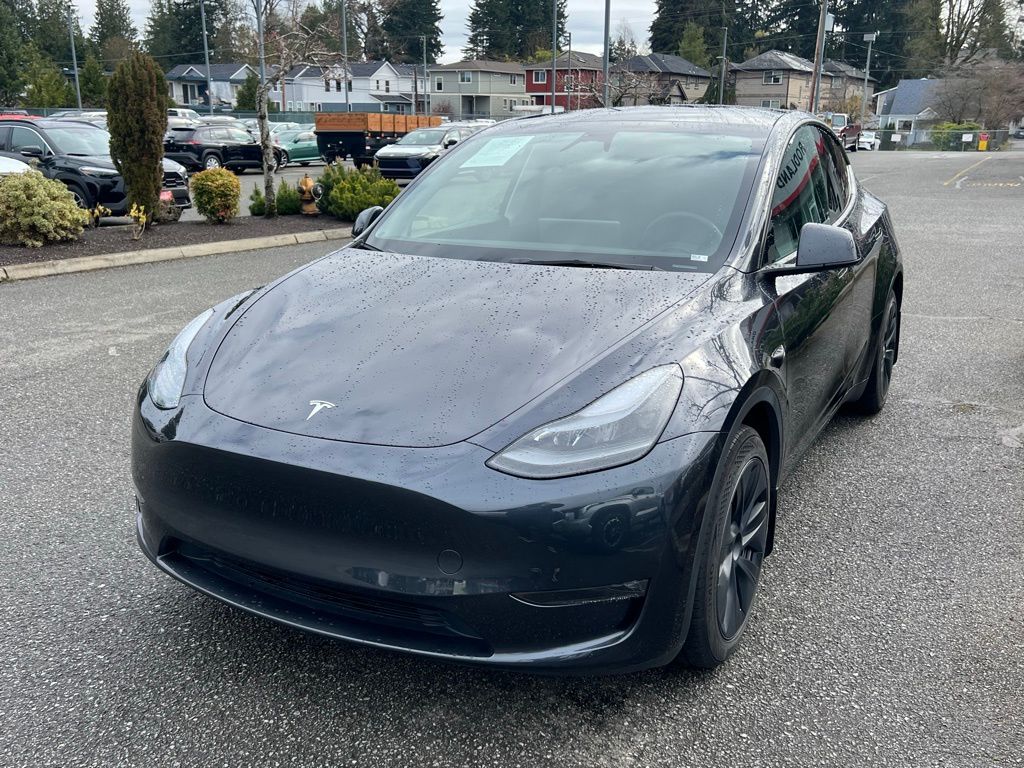 View vehicle photo 4