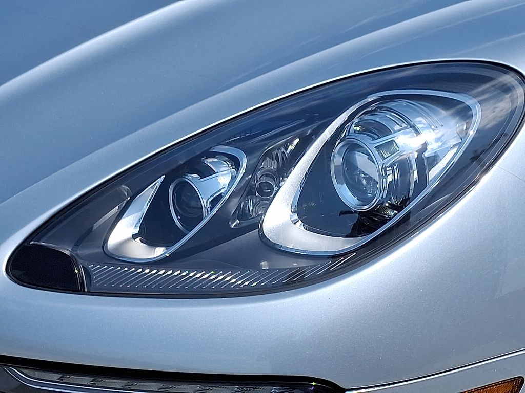 Thumbnail: 2017 Porsche Macan - 12