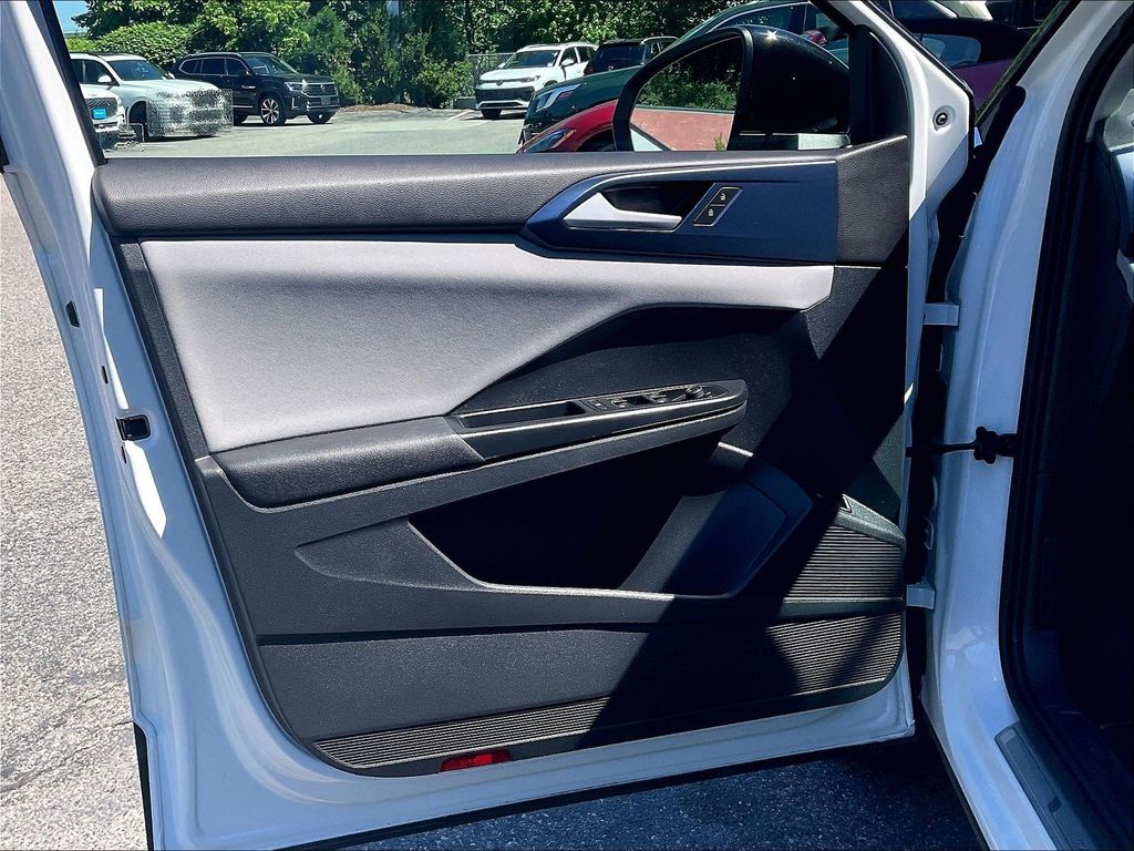 2023 Volkswagen Taos — photo 9