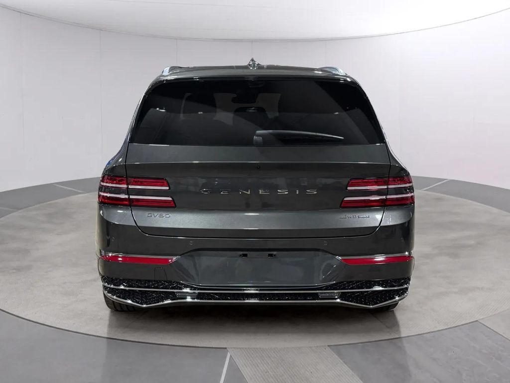 Used 2025 Makalu Gray Genesis 3.5T Prestige image 4