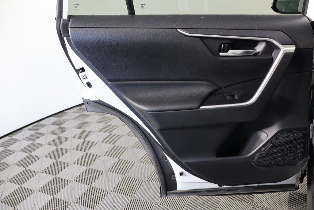 Thumbnail: 2019 Toyota RAV4 - 13