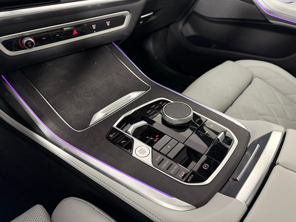 Thumbnail: 2023 BMW X7 - 15
