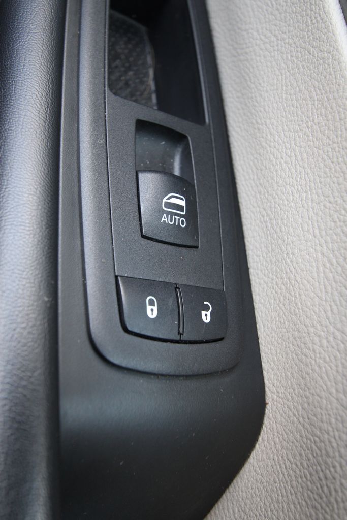 Used 2023 Chrysler Pacifica Van