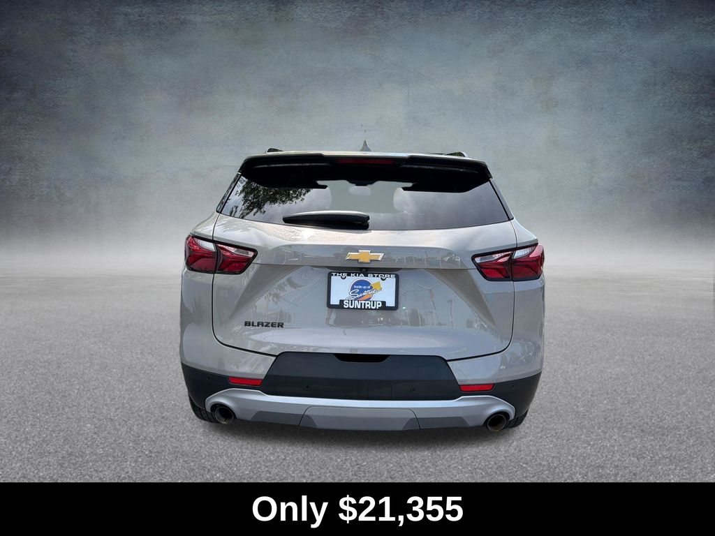 View vehicle photo 4