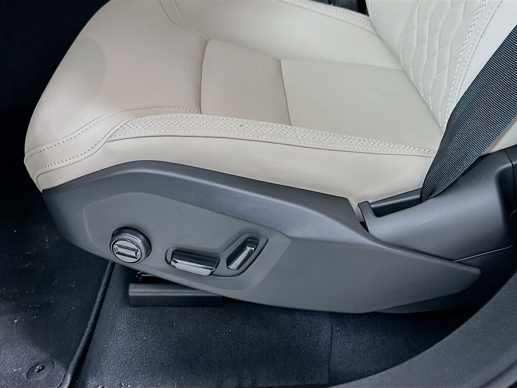 2026 Volvo XC90 Plus - Photo 9