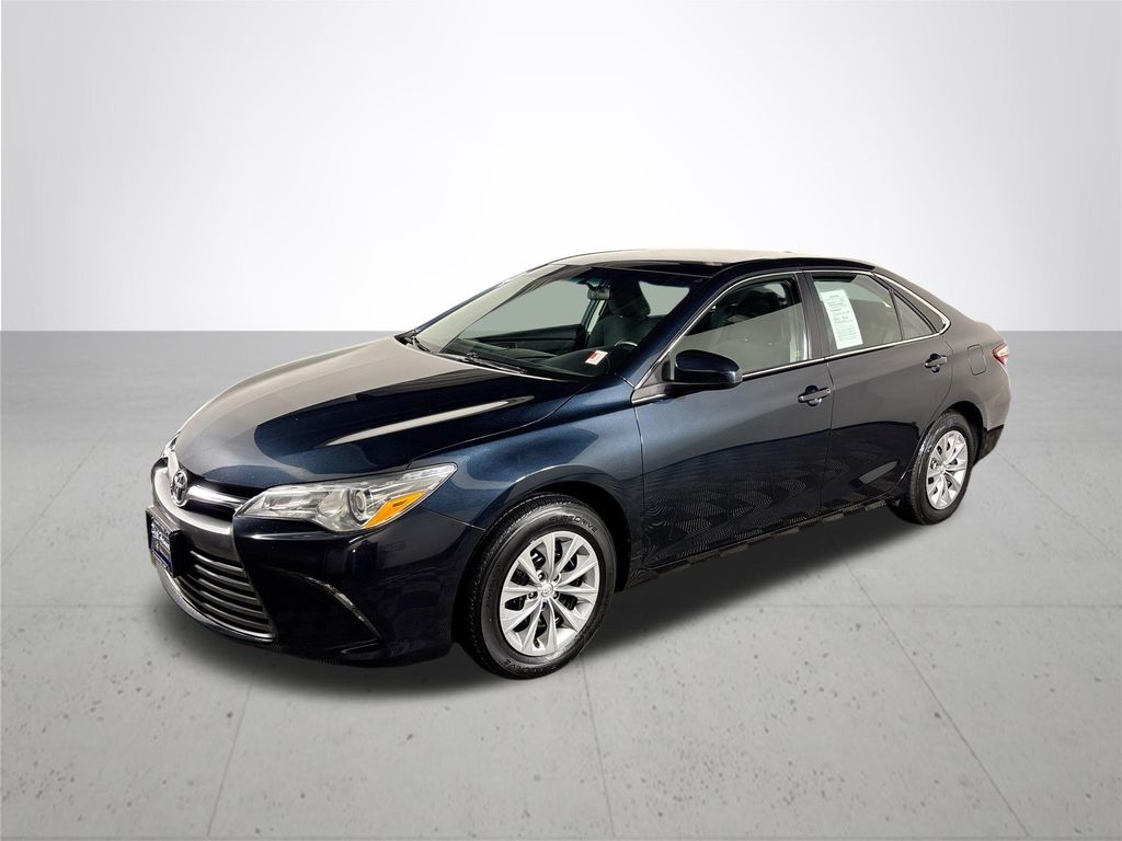 2016 Toyota Camry LE photo 2