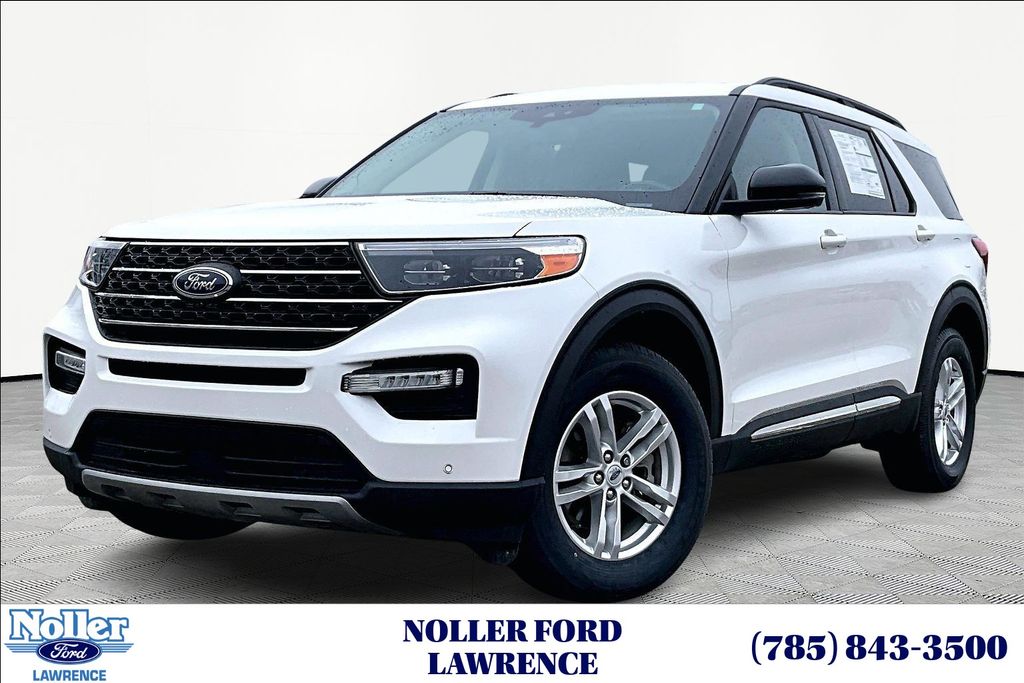 Star White Metallic Tri-Coat 2023 Ford Explorer XLT AWD SUV / Crossover All-Wheel Drive Automatic