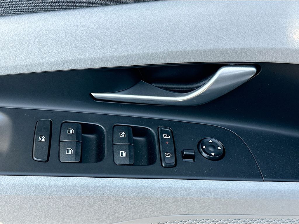 2025 Hyundai Elantra Limited Edition 19