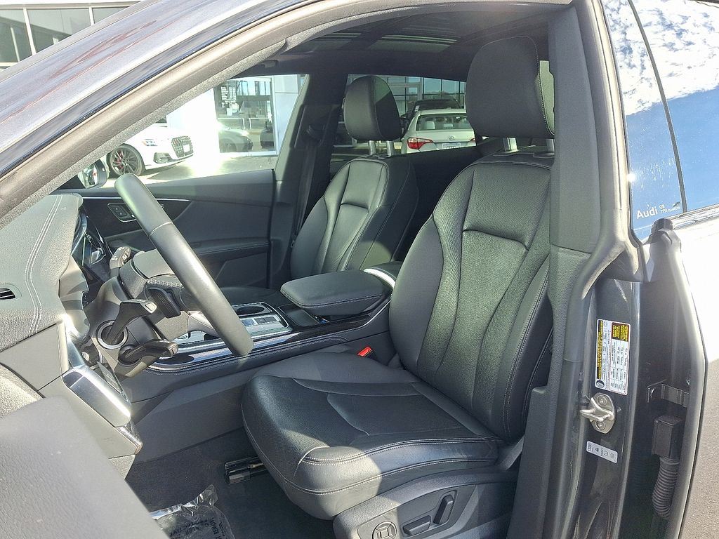 Thumbnail: 2024 Audi Q8 - 13