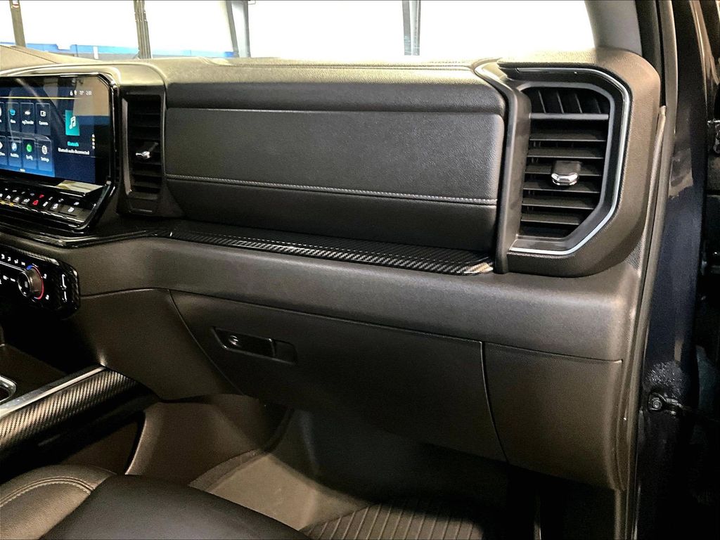 2024 Chevrolet Silverado 1500 — photo 13