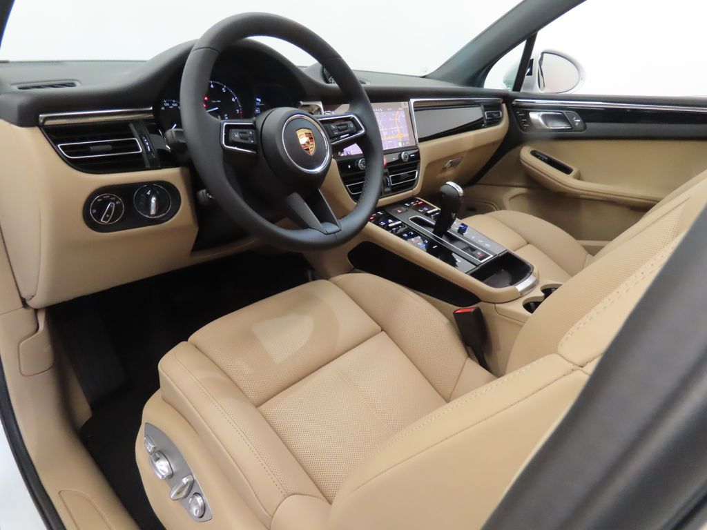 Thumbnail: 2026 Porsche Macan - 4