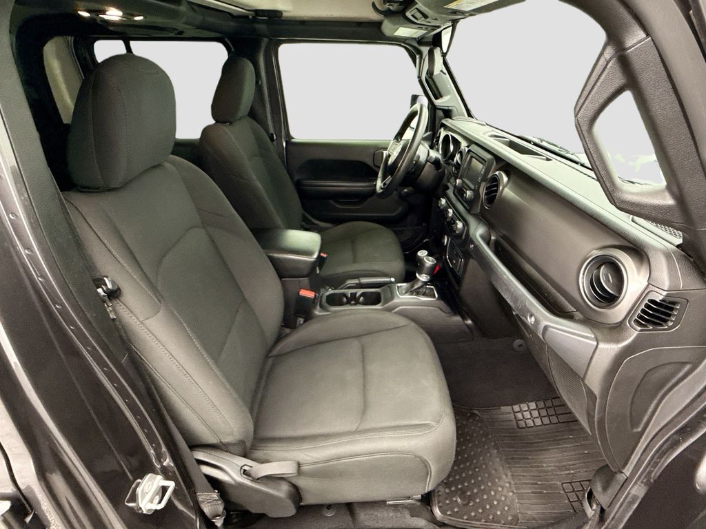 Thumbnail: 2021 Jeep Gladiator - 18