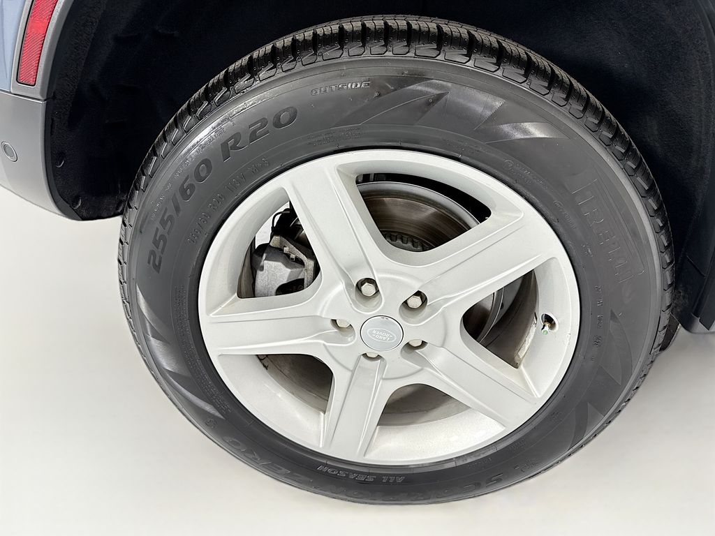 Thumbnail: 2022 Land Rover Defender - 32