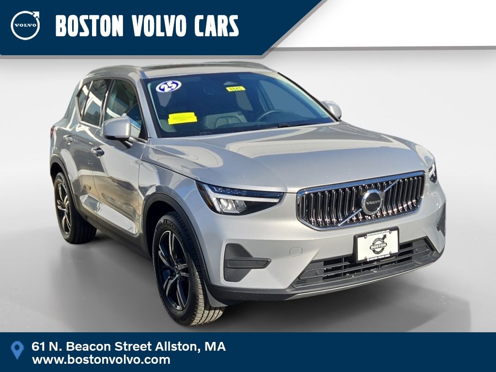 2025 Volvo XC40 B5 Plus Bright Theme AWD