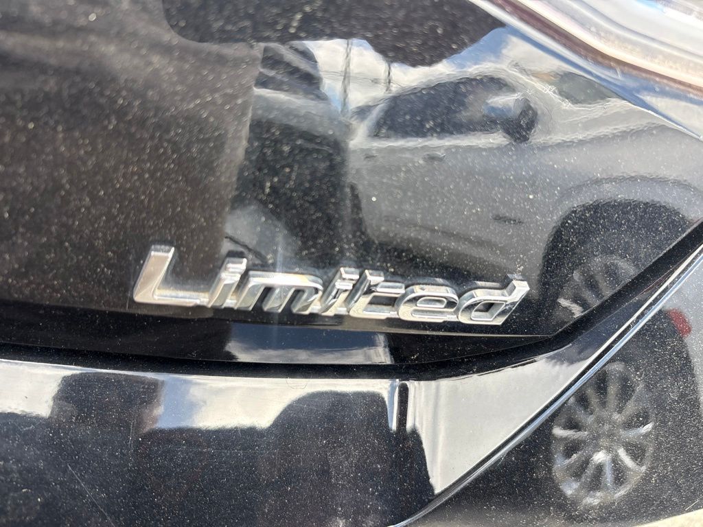 Used 2023 Black Hyundai Limited image 10