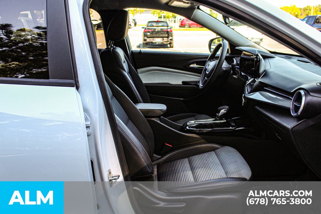 Used 2025 White Chevrolet LT image 20