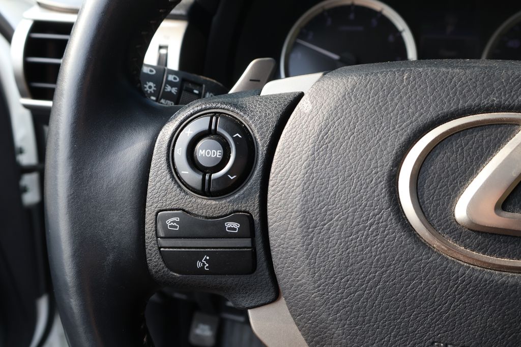 Thumbnail: 2015 Lexus IS - 18