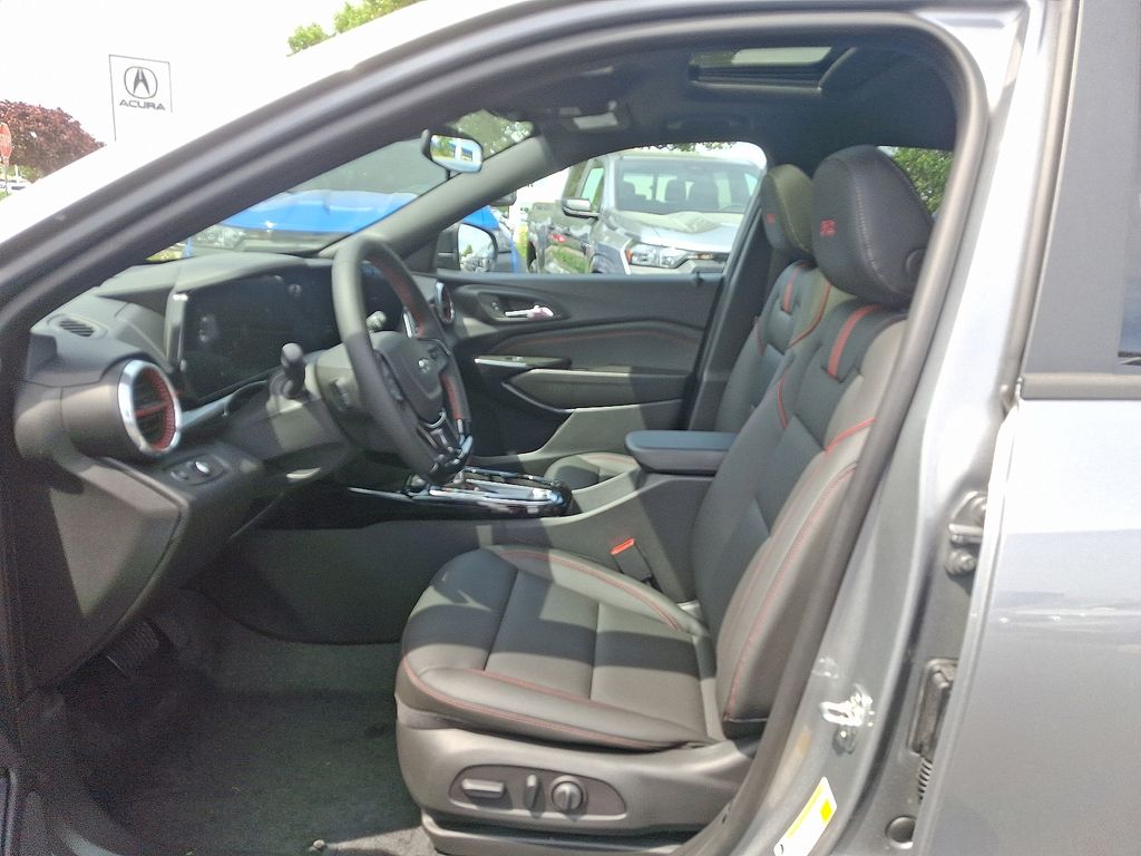 2025 Chevrolet Trax RS 6