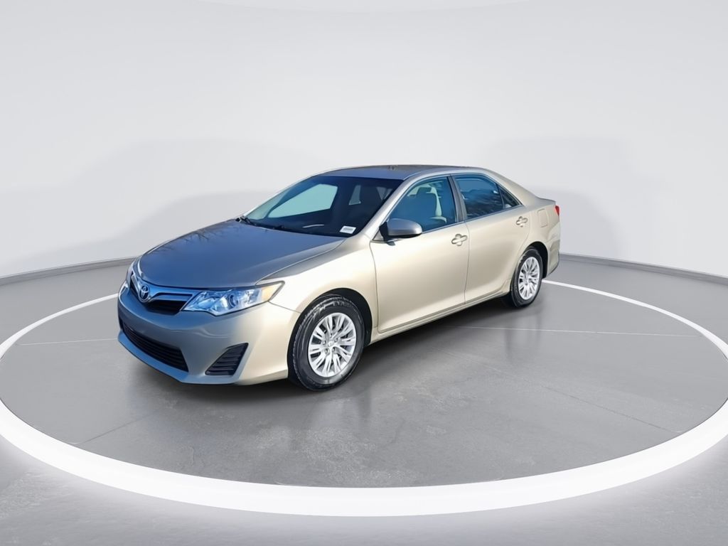 2013 Toyota Camry LE 4