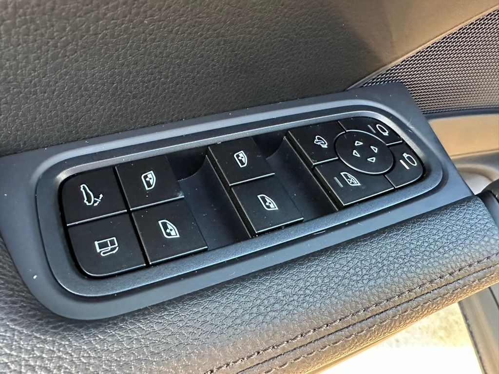 Thumbnail: 2026 Porsche Cayenne - 15