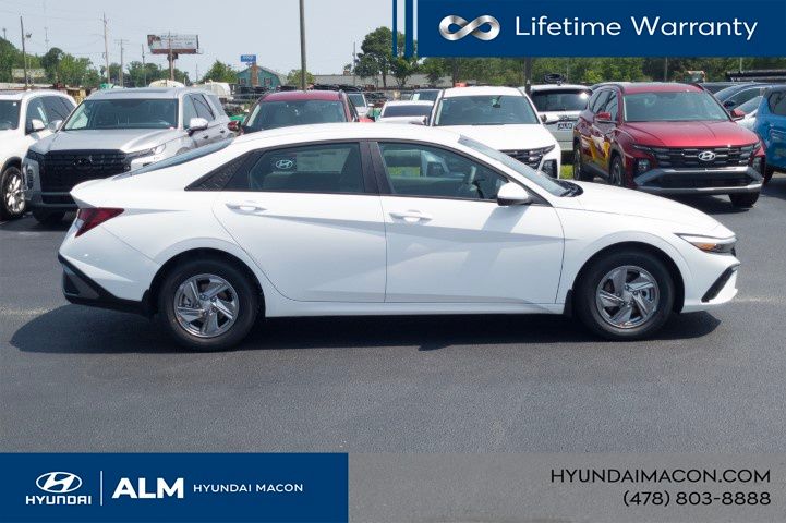 New 2026 White Hyundai SE image 5