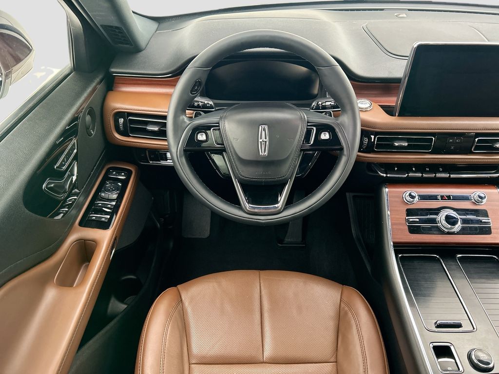 Thumbnail: 2023 Lincoln Aviator - 10