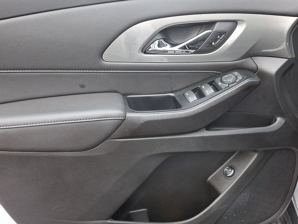 Thumbnail: 2023 Chevrolet Traverse - 14