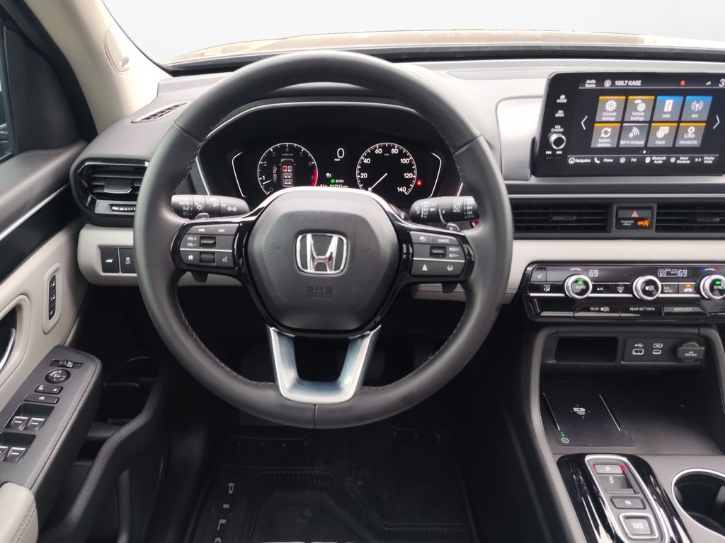 Used Car 2025 Honda Pilot  Touring For Sale Under $50,000 In Austin, Texas