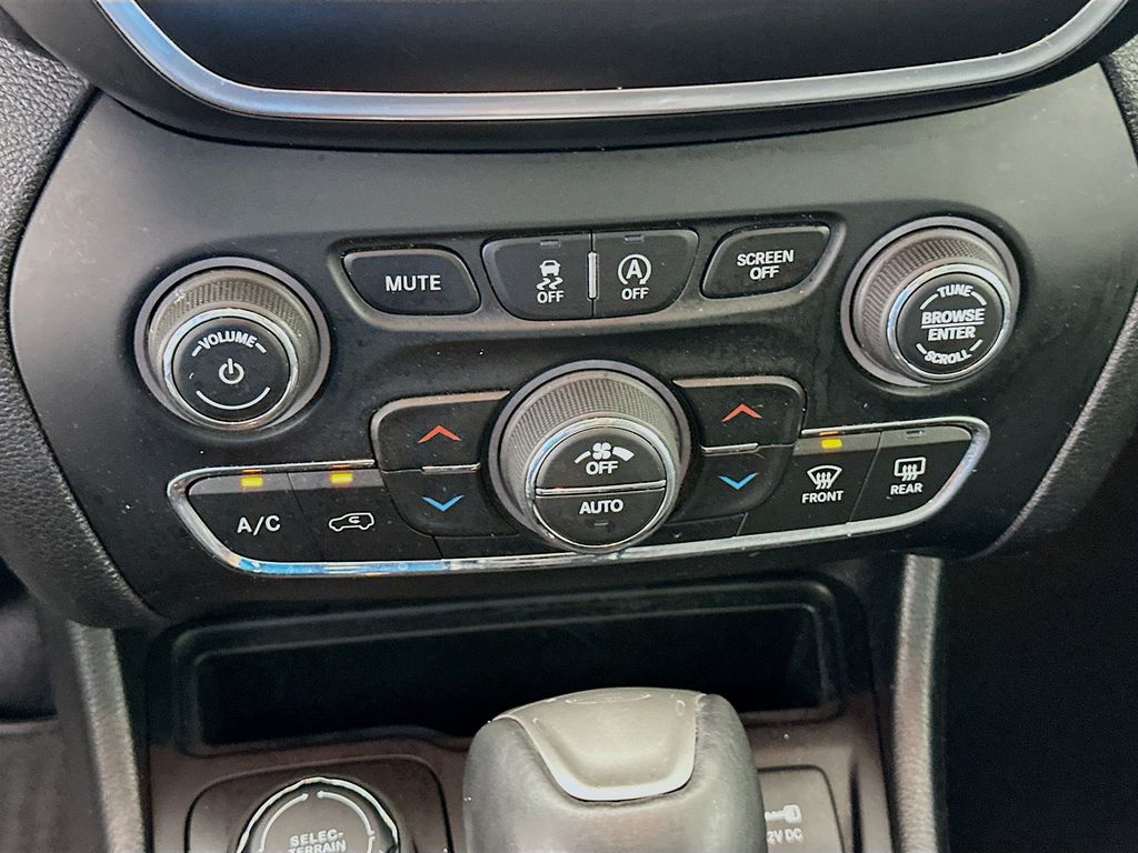 Thumbnail: 2021 Jeep Cherokee - 15