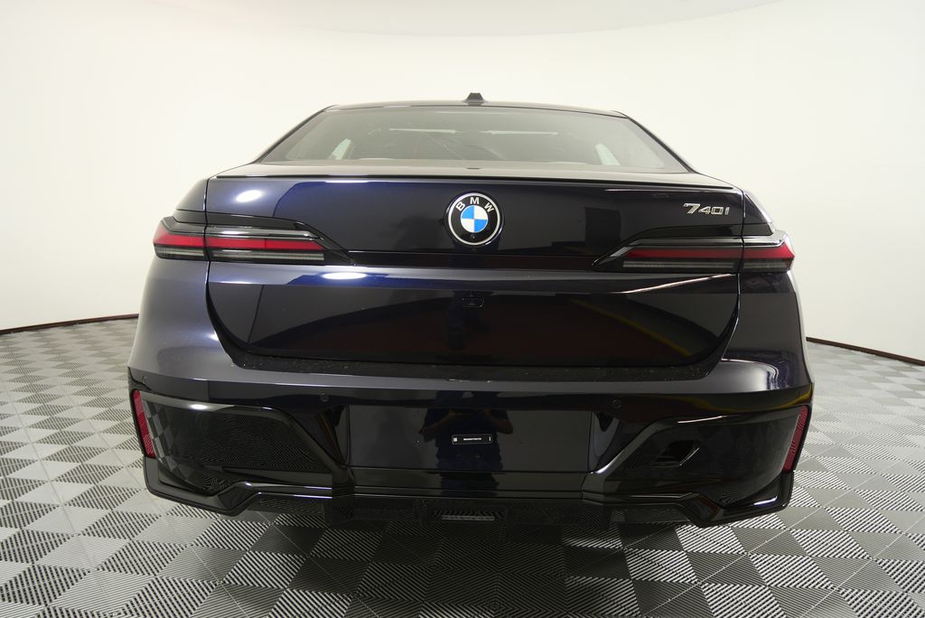 Thumbnail: 2026 BMW 7 Series - 4