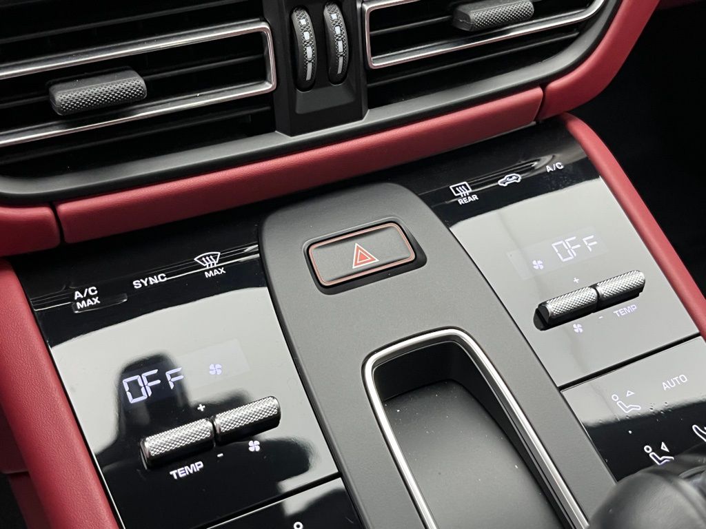 Thumbnail: 2024 Porsche Macan - 24