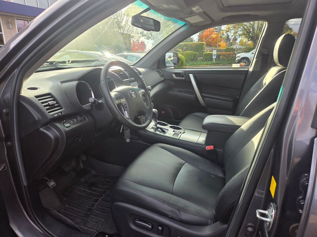 2011 Toyota Highlander SE
