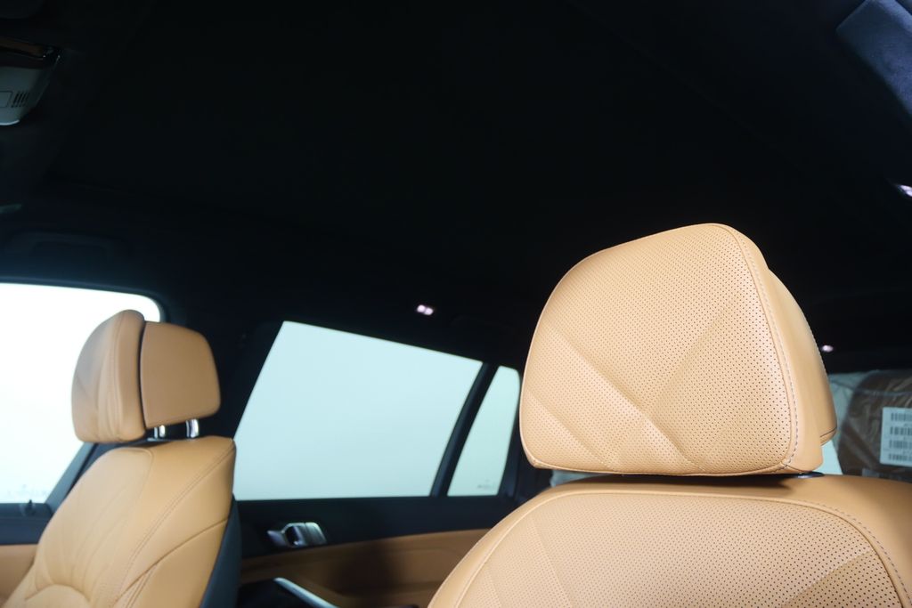 Thumbnail: 2026 BMW X7 - 11