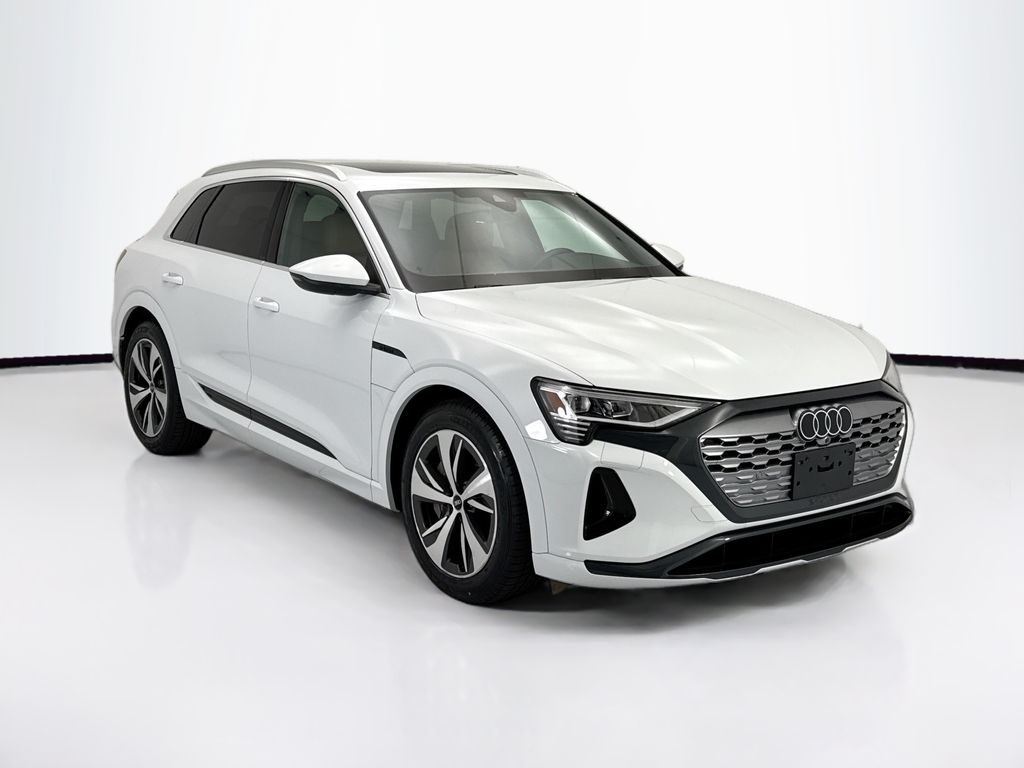 Thumbnail: 2024 Audi Q8 e-tron - 3