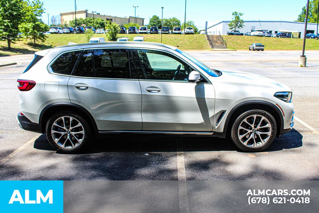 Used 2022 White BMW sDrive40i image 9