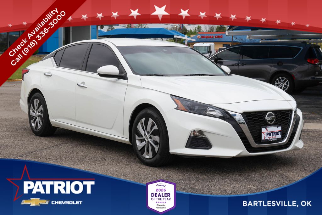 Glacier White 2022 Nissan Altima 2.5 S FWD Sedan Front-Wheel Drive Continuously Variable Transmission