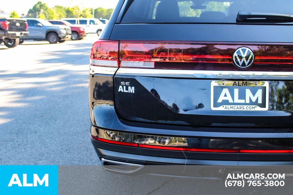 Used 2025 Black Volkswagen 2.0T SE w/Technology image 11