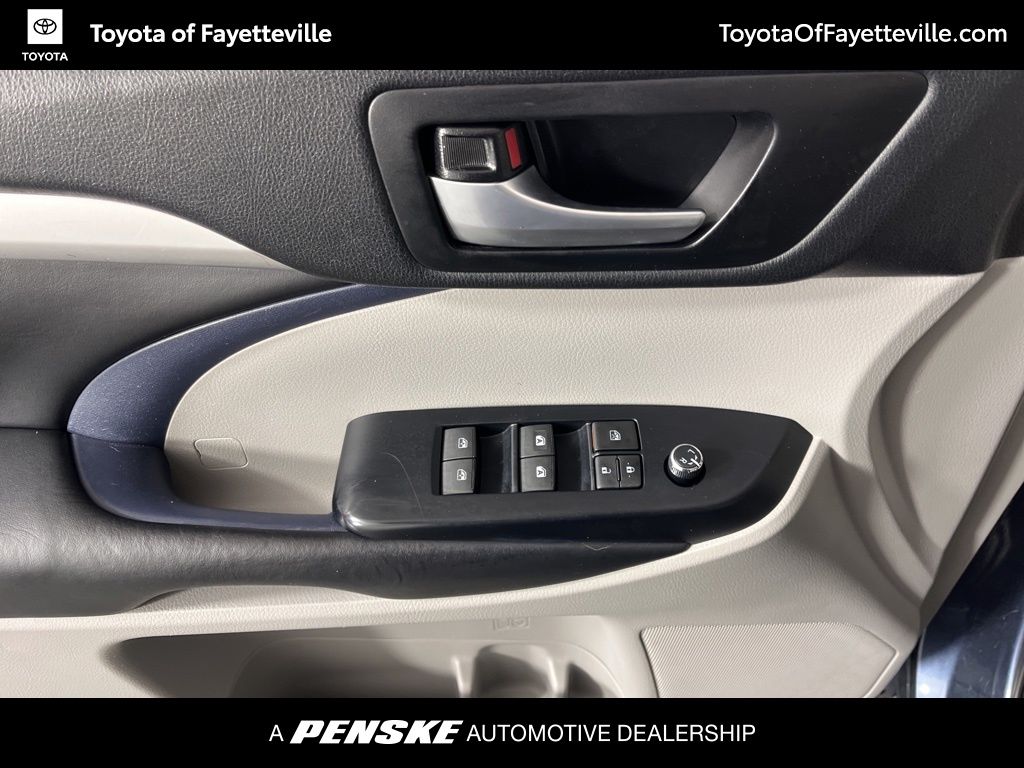 Thumbnail: 2019 Toyota Highlander - 29