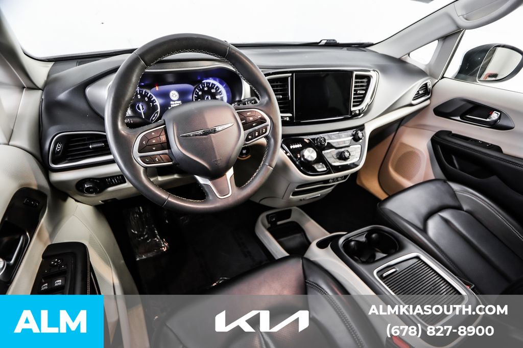 2023 Chrysler Pacifica Touring L photo 22