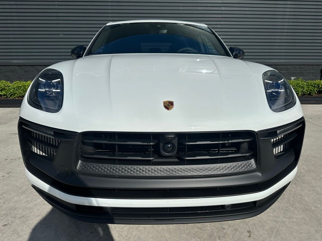 Thumbnail: 2026 Porsche Macan - 8