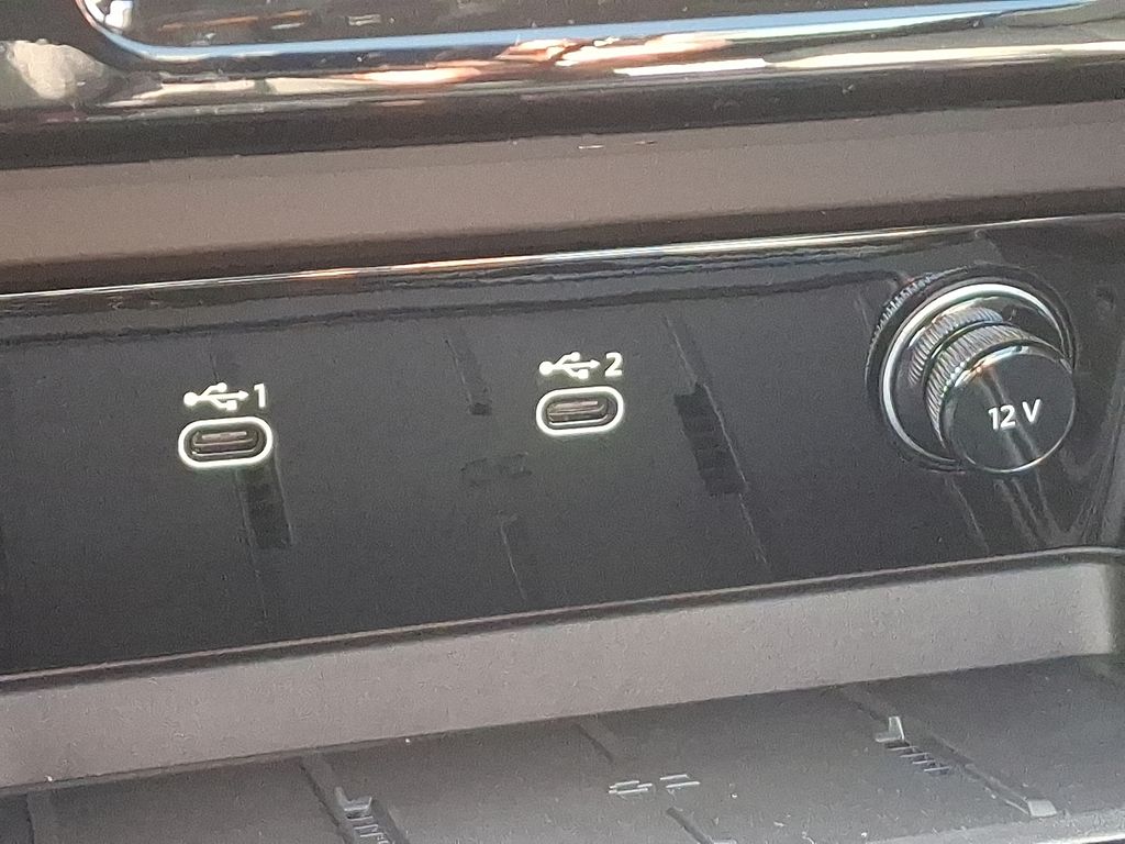 Thumbnail: 2025 Audi SQ5 - 25