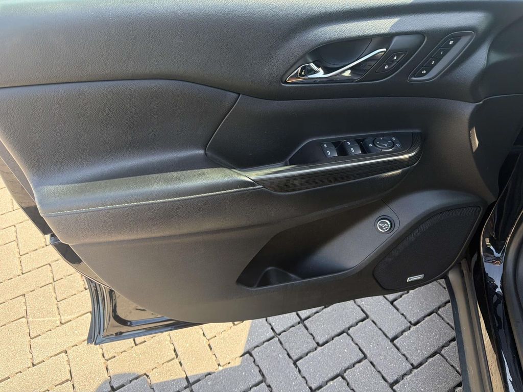 Used 2017 Black GMC SLT-2 image 14
