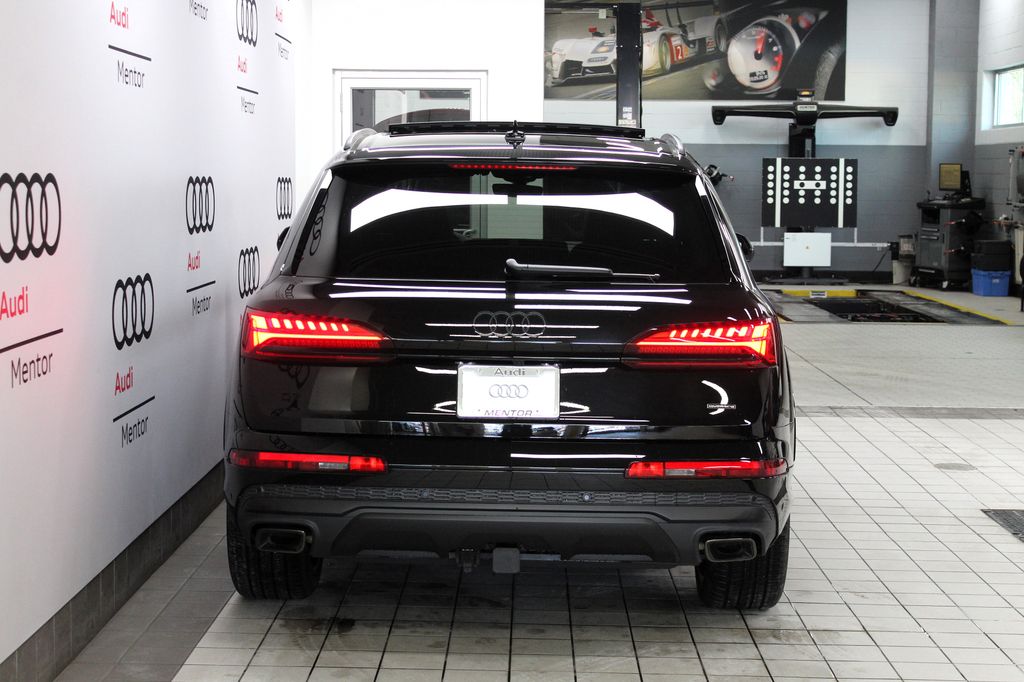 Thumbnail: 2026 Audi Q7 - 5