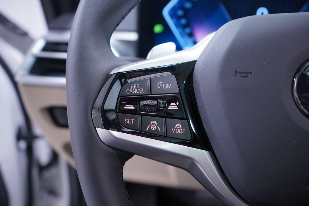 Thumbnail: 2025 BMW 3 Series - 20