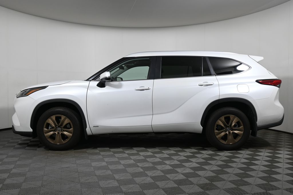 Thumbnail: 2023 Toyota Highlander - 2