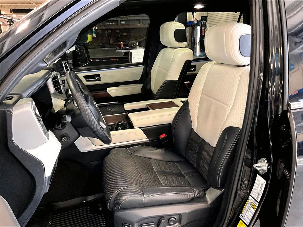 2024 Toyota Sequoia — photo 10
