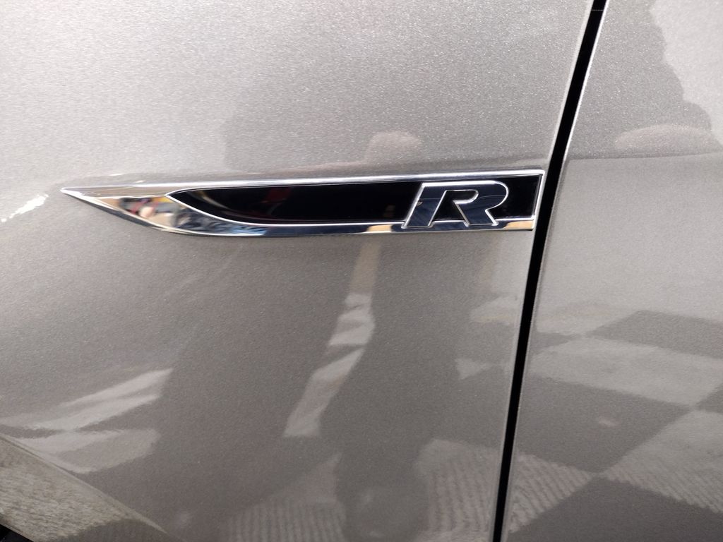 2017 Volkswagen Golf R 4Motion photo 4