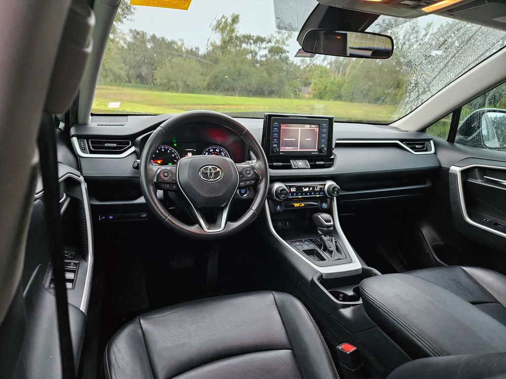 2020 Toyota RAV4 XLE Premium 12