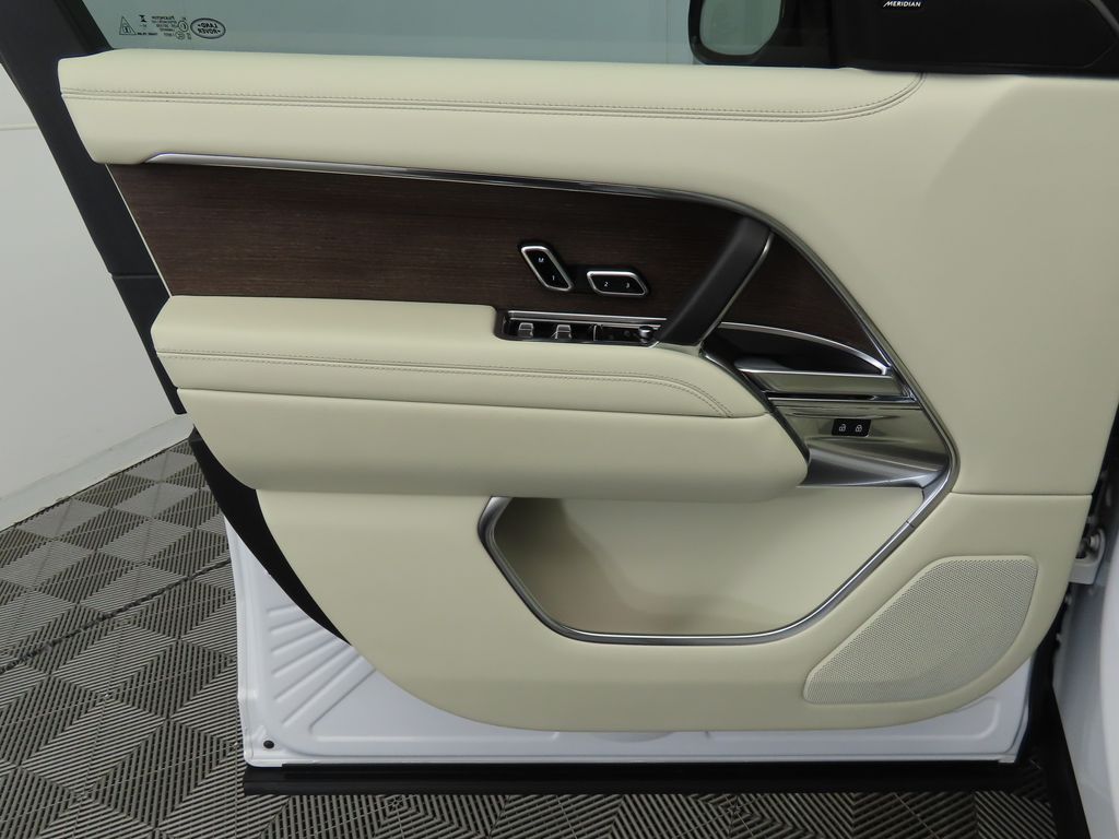 2024 Land Rover Range Rover SE 24