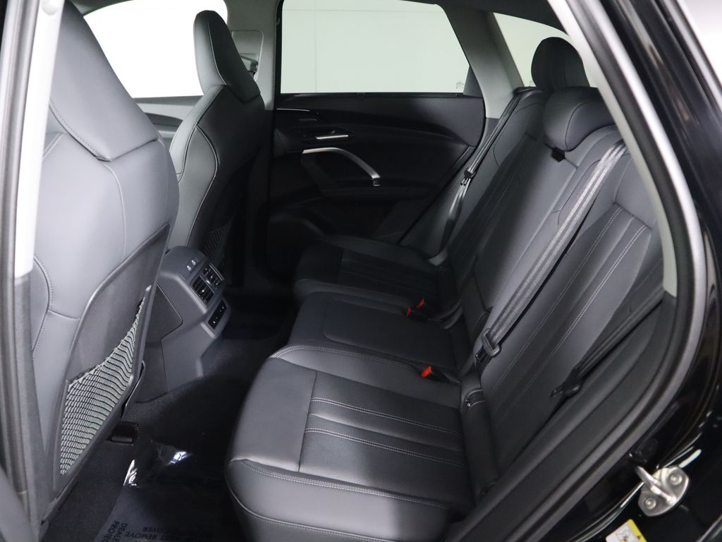 Thumbnail: 2025 Audi Q5 - 23